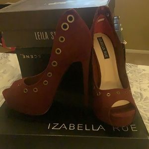 Izabella Rue stilettos, size 7.